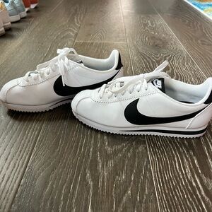 Black and white Nike leather sneakers